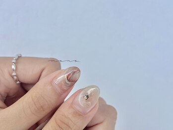 モノ(MONO.)の写真/色を曖昧に重ねるからこそ生まれる“抜け感”は、他にはない存在感。シンプルを超えた、記憶に残る指先を。