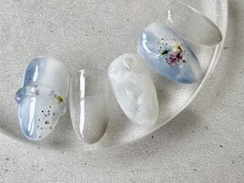 涼しげ押し花ネイル