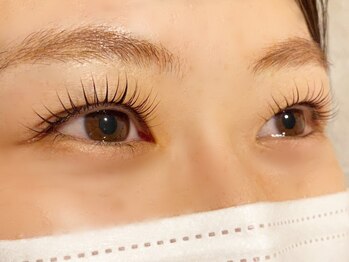 コモレビ(comorebi)/ケアをする事でロングまつげに!