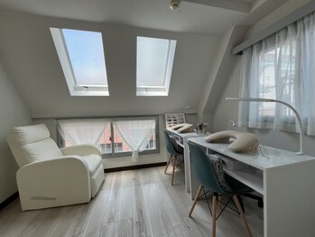 ハロープリティーネイルサロン305(Hello Pretty Nail Salon 305)の写真/駅から3分◆リラックスできるアットホームなサロン♪季節感・トレンドを盛り込んだ定額コースもご用意◎