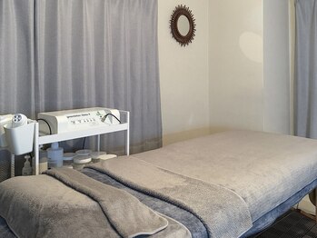 サロン ニコリー(Salon Nicolly)/グレーに統一した落ち着いた空間