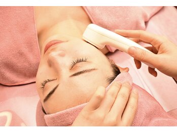 カトレア(Cattleya)/美容液導入でつやつやのお肌へ