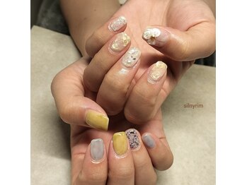 シルニー リム(Silny rim)/アシンメトリーニュアンスネイル