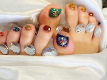 グレイヘアービューティー(gray hair beauty)/手書きの煌めきネイル