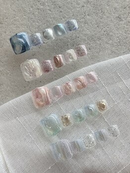 ケーネイルアトリエ もみじヶ丘店(K nail atelier)の写真/【 足元から垢抜ける夏へ♪】100種類以上のこだわり定額デザインで理想のフットネイルに《フットバス付き》