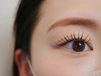 アイラッシュ＆ネイル レーヌ池袋 (Reine)の写真/【最新技術アンドヘルシー導入サロン】フラット、カラーエクステ30色以上＊理想のまつげのご提案