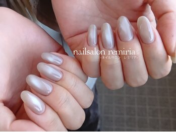 ネイルサロン レミリア(Remiria)の写真/丁寧なネイルケアでガチガチ角質もツルツル縦長に♪シンプルなデザインだからこそ綺麗なフォルムが際立つ!