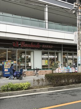 オステオパシック ペインマネジメントセンター(Osteopathic pain management center)/ローソンと文化堂が見えます