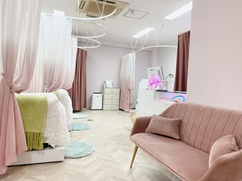 ミィ 神戸元町店(MII)/** 半個室でオシャレな店内 **