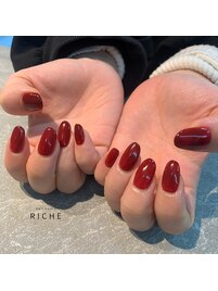 肌が綺麗に見えるボルドーネイル