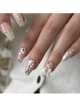 ネイルアトリエビー(nail atelier be’)/ホワイトシルバーネイル