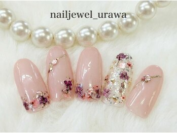 ジュエル(Jewel)の写真/日常にもなじむ華やかなデザイン多数♪手早く丁寧な施術と、300種の豊富な定額ネイルが人気☆忙しい方に◎