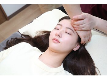 【肩こり・腰痛改善】深層筋整体　深もみサロン柚花/おでこの筋肉から背中の緊張緩和