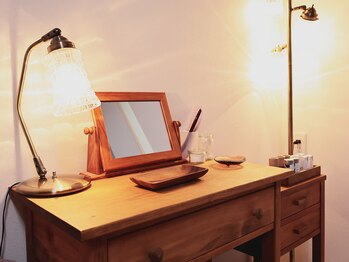 アロマ&クレイケアルーム ネロリドール(Nerolidol)/お帰りの際、お化粧される方に