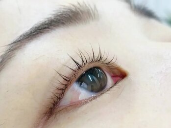 ラ アン ジュの写真/【自然な美眉に◎】お目元をトータルでサポート♪旬な垢抜け眉×キープ力◎まつげパーマのセットがお得☆