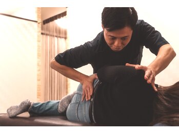 ボディマネジメント整体院 吉祥寺/施術風景/骨盤矯正/吉祥寺