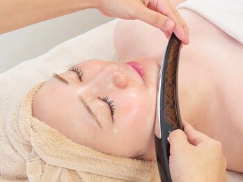 ユルリ(YURURI)/EMSでお顔の筋肉を活性化