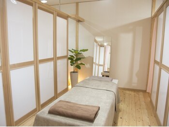 女性専用サロン 天指/杉の無垢材が香る施術ルーム♪