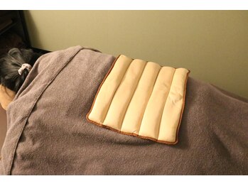 リオン(Re:on)/大判ホットパックで温めて施術