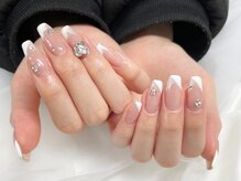 トランクイル(Tranquil)/Vフレンチネイル