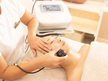 エングラッシー(en glassy)の写真/高周波リフトフェイシャル★【鏡を見るたび気になる…ほうれい線・フェイスラインのゆるみ】に働きかける♪