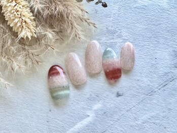 ジーシーネイル(G C nail)の写真/大人女性の手を綺麗に見せる豊富な美肌カラーや絶妙な色合いで指先を彩る♪自爪に優しいパラジェル使用◎