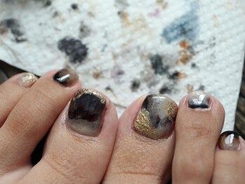 ネイル アトリエ コモード(nail atelier Comodo)/ニュアンスネイル [鉱物×金箔]