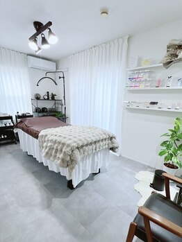 アンベリール(embellir)の写真/【ゆったりくつろげる女性専用サロン】WAX脱毛とハイドロジェリーマスクとのset施術でぷるスベ肌ゲット♪