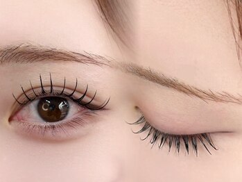 フィズ アイ ビューティ 豊川八幡店(fiz eye beauty)/マツエク｜フラットラッシュ120