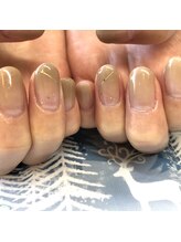 トータルサロン 白べぇーっ プラス/極細ラインで大人ネイル