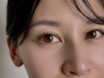 モーヴ(Maeve)/ふわっと馴染ませアイブロウ