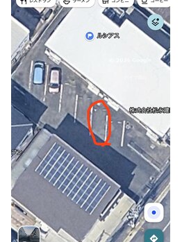 ルシアス(Lucius)/駐車場の場所。赤レンガあり。
