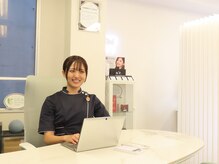 シカホワイトニングトウキョウ 笹塚店(CICA Whitening Tokyo)の雰囲気(レセプション&カウンセリングデスク)