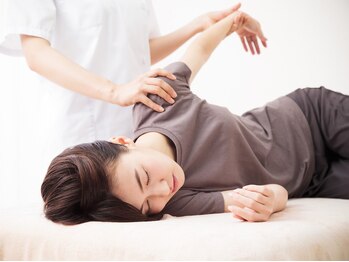 ナチュラルパーフェクトフェイス 新宿/骨盤矯正/巻き肩矯正/バストケア