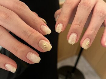 サクノネイル(SAKUNONAIL)/ゴールドニュアンスネイル