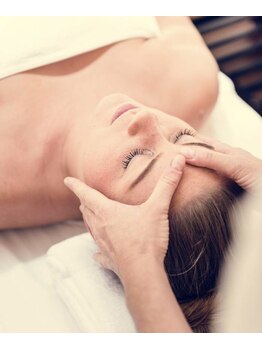 日楽/ヘッドスパ＆小顔フェイシャル