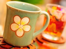 施術後は暖かいハーブティー