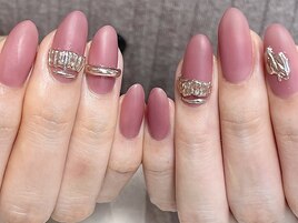 人気のアクセサリーネイル