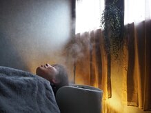 落ち着く個室 × 首や体に負担が少ないフルフラットのスパ台◇