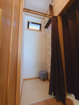 下村治療院/更衣室