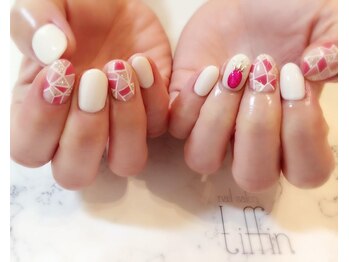 ネイルサロン ティフィン(tiffin)/ピンクでまとめたステンドグラス