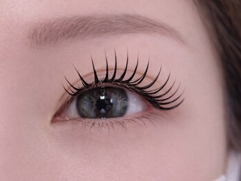 エン(en.)の写真/【SNSで話題】パリエクの進化版!LEDエクステを装着後まつ毛パーマをかける話題のエクパ取り扱いサロン★