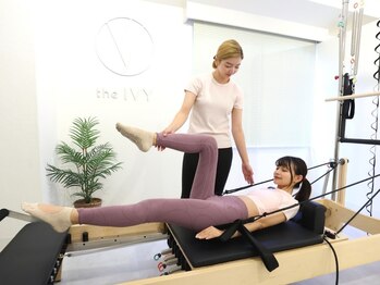 アイユー 熊本店(iU)の写真/【ダイエット特化のピラティスレッスン】初回￥3000で体験♪手ぶらOK！最短で理想のボディラインに導きます
