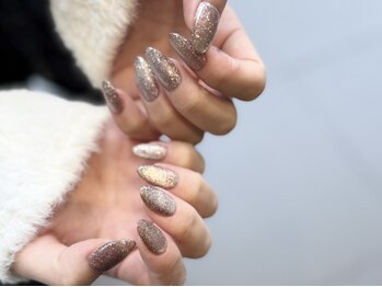 サロン ド パハマン(Salon de Pachman)の写真/《北浜駅直結》持ちがいい長さ出しチップでシーンに合わせた指先を。爪を細く見せたい方にもおすすめ。