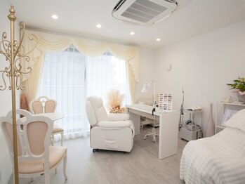 リュ アンジュ(Ryu Ange)/白を基調としたサロン