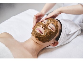 パトラ 三宮店の写真/【若見え陶器肌】肌質改善のスペシャルケア!小顔造形フェイシャル+毛穴ケア★ハーブピーリングで年齢オフ肌