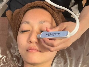 アクアローズ(AQUAローズ)の写真/最新！今話題の"炭酸ドレナージュ"を導入☆毛穴ケアはプロにお任せ◎