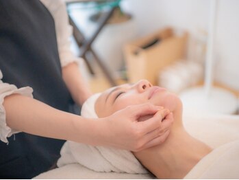 アンソレイエ(ENSOLEILLE)の写真/《美肌&小顔が叶う》凝り固まった筋膜を緩めシュッとしたフェイスラインに◆毛穴/シミ/ニキビケアもお任せ*