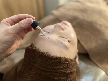 ハクミー(haku me)の写真/【速攻ハリ艶】肌、目覚める。もたつき肌に、純粋レチノールの衝撃。内側から押し返す「光の輪」を。