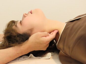 リラクゼーション はなまる/◆首の歪みを見つけて正す